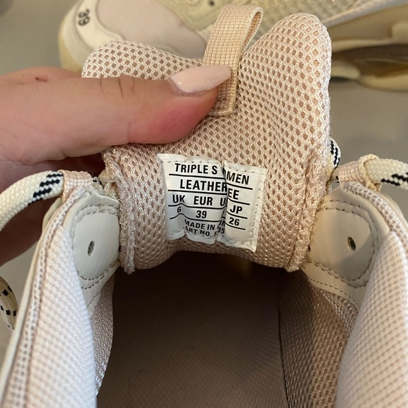 Balenciaga Running Shoes. Amazing condition. Worn twice. Size 39. - Picture 2 of 5